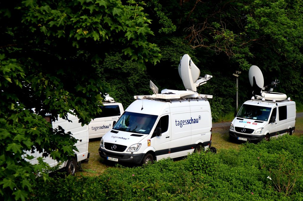media, tv, watch tv-7204122.jpg